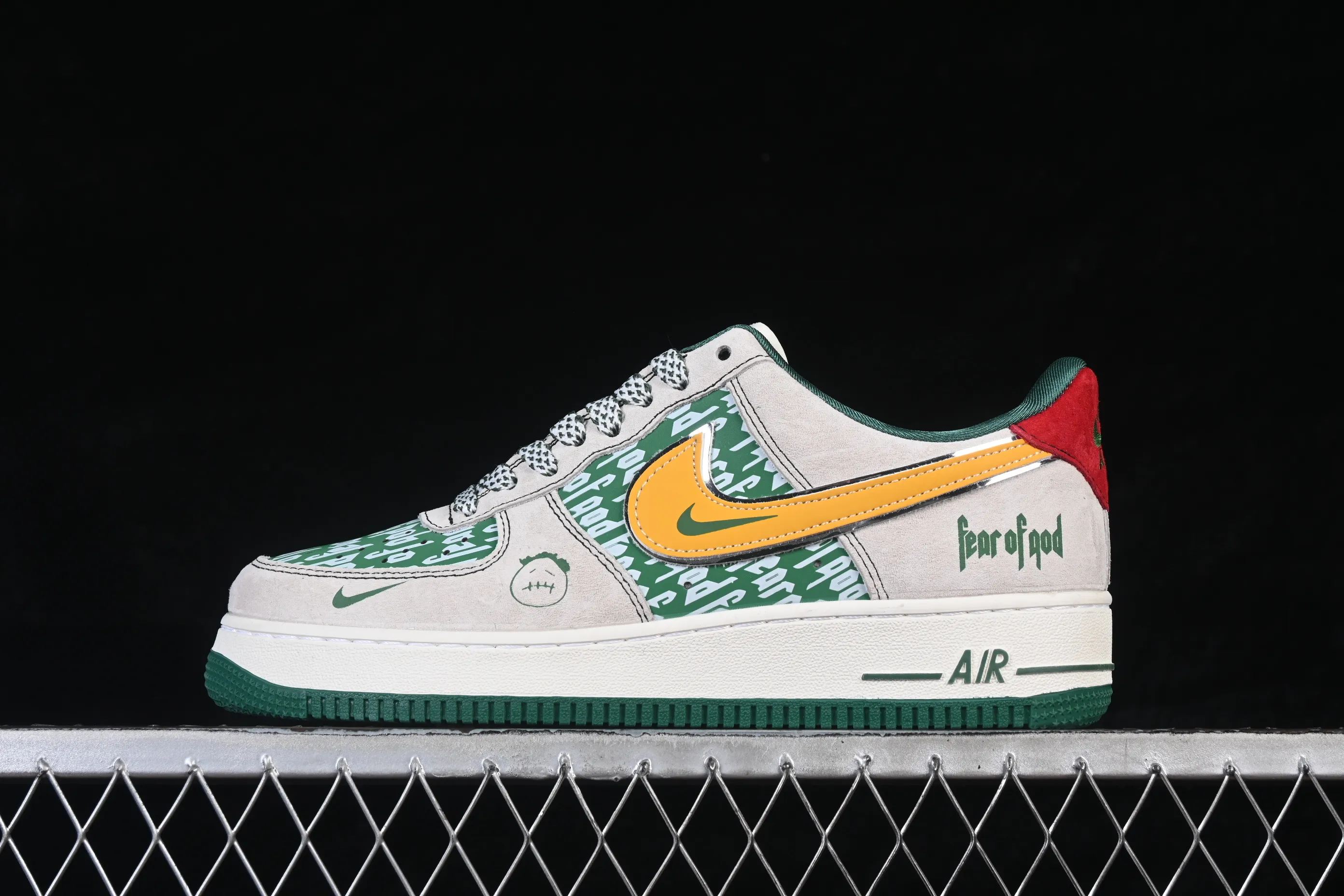 All categories Nk Air Force 1 Air Force series Nk Air Force 1 Low Air Force low-top Nike Air Force 1'07 Low Gray and green contrast Air Force 1 low-top casual sneakers SY1388-025